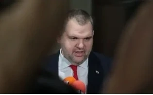 Делян Пеевски: Няма да станем на крака пред тези, които посегнаха на децата на България 