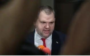 Делян Пеевски: Няма да станем на крака пред тези, които посегнаха на децата на България 