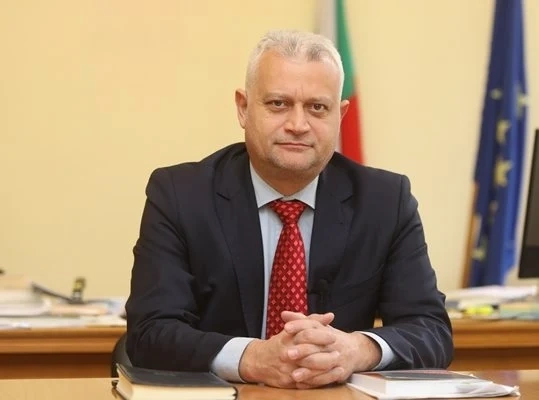 Министър Дечев разпоредил проверка задържан ли е вицепремиерът Стоил Цицелков