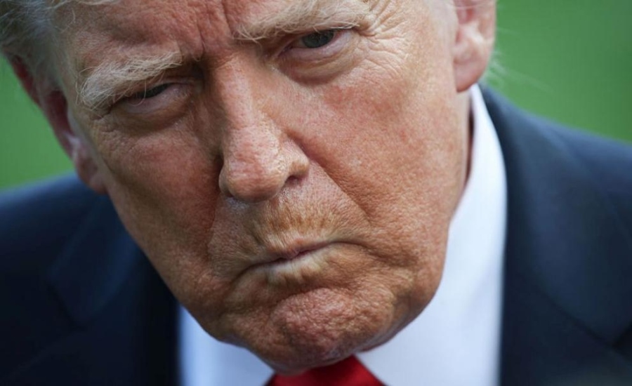 Тръмп обвини Обама в разкриване на класифицирана информация за извънземни