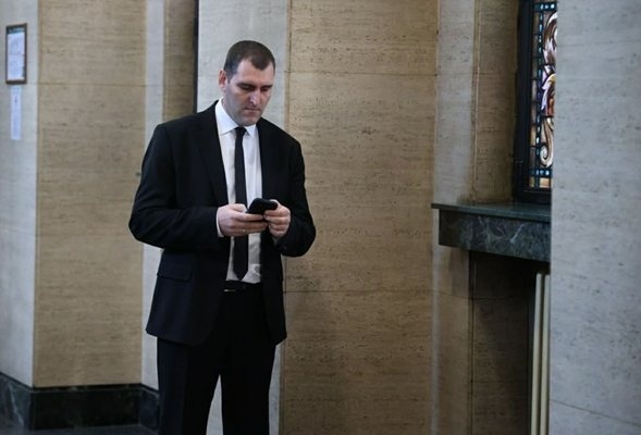 Новият началник на затвора оттегли молбата за свобода на Брендо