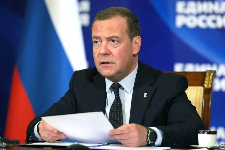 Медведев сравни съдбата на киевските власти с тази на Мусолини и Хитлер