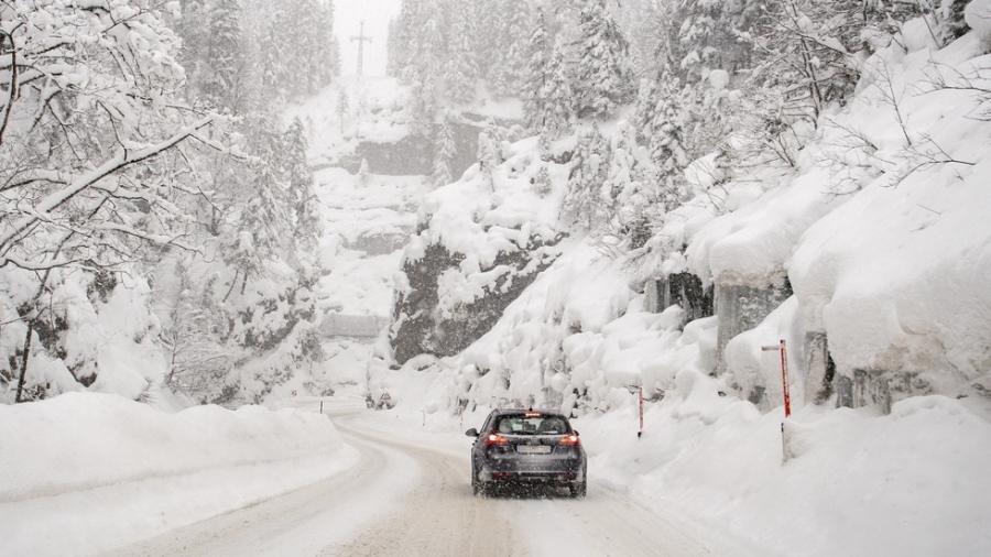 Силна снежна буря връхлетя източното крайбрежие на САЩ