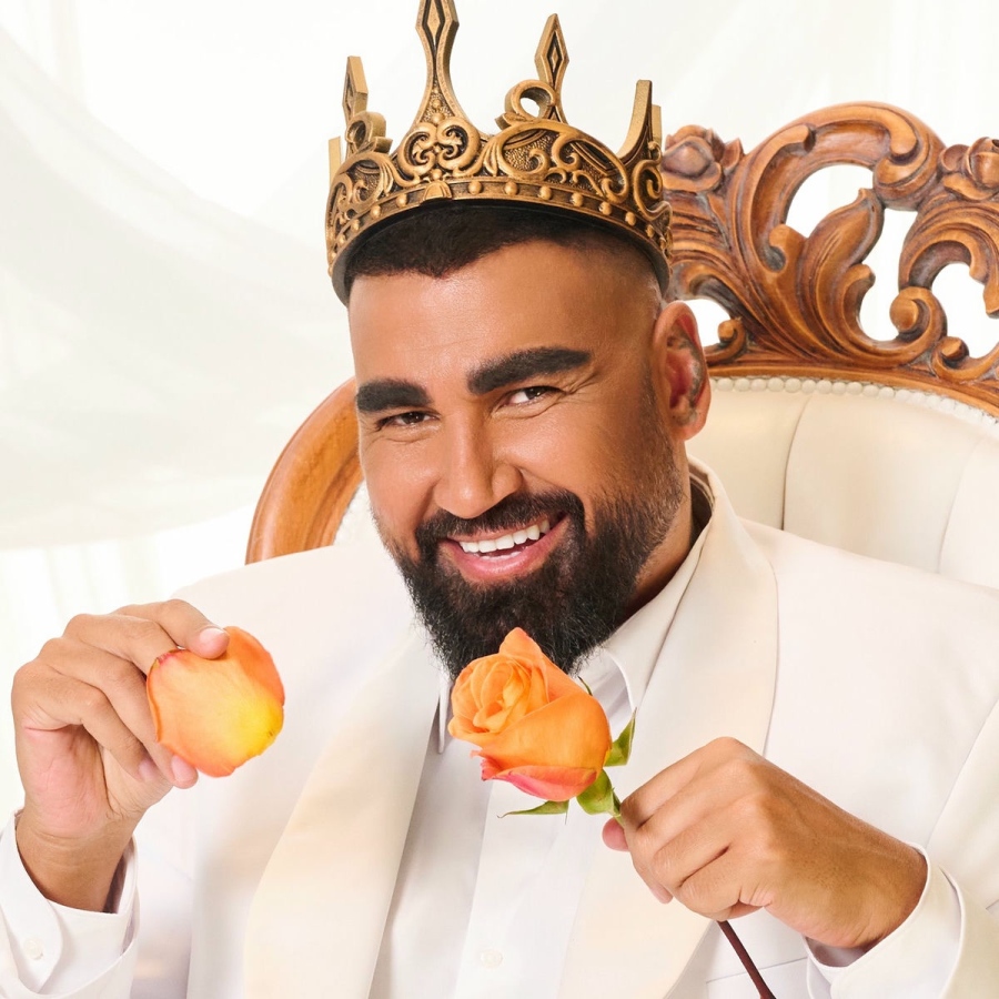 Не само Азис, но и майка му на запис на концертите