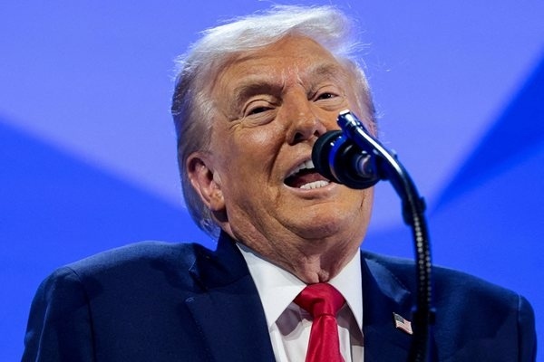 Белият дом: Тръмп предпочита дипломацията за Иран, но ако трябва ще прибегне до смъртоносна сила