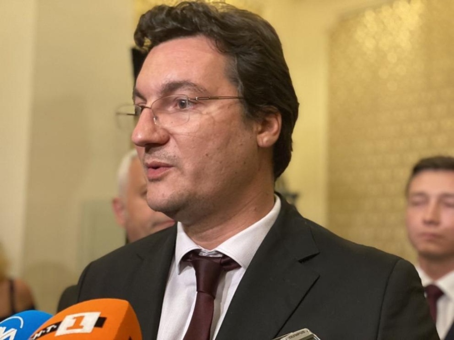 Раздор в БСП заради ветото на Йотова: Зарков изключва осем депутати от листите на партията