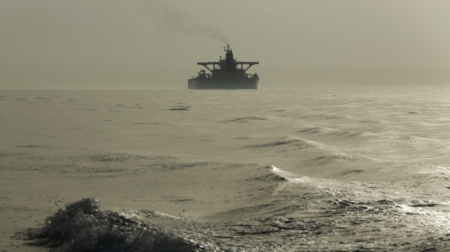 Иран спря петролния трафик през Ормузкия залив