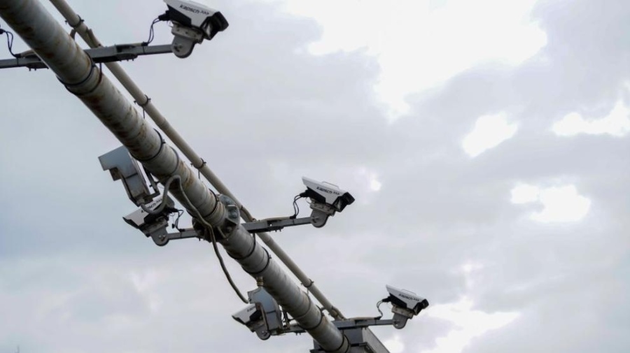 Отлагат двойното поскъпване на тол таксите за камиони и автобуси