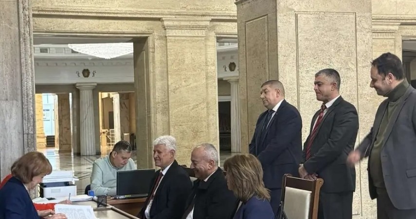 Румен Радев се регистрира за изборите в коалиция Прогресивна България