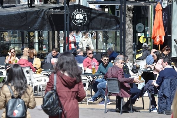 Храни, ресторанти, алкохол и цигари дърпат цените нагоре