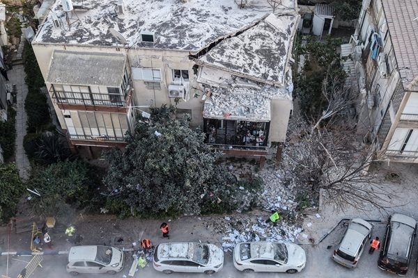 Израелската армия съсипва сградата, където Асамблея тана експертите избира наследника на Хаменей