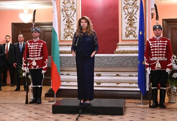 Посланици впечатлени от Йотова - първи европейски лидер, който заговори за мир сега