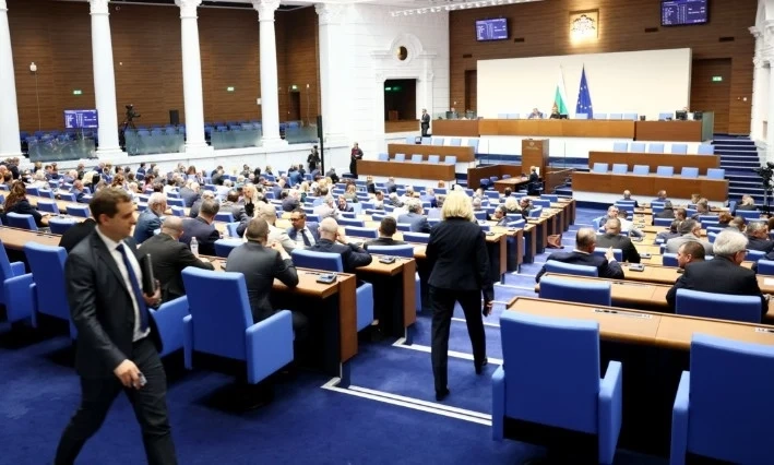 Извънредно заседание на парламента заради кризата с горивата