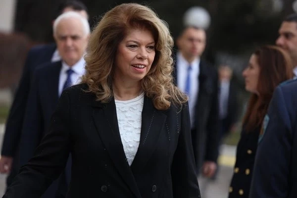 Президентът Йотова: Слава Рачева се превърна в гласа на детството на поколения българи