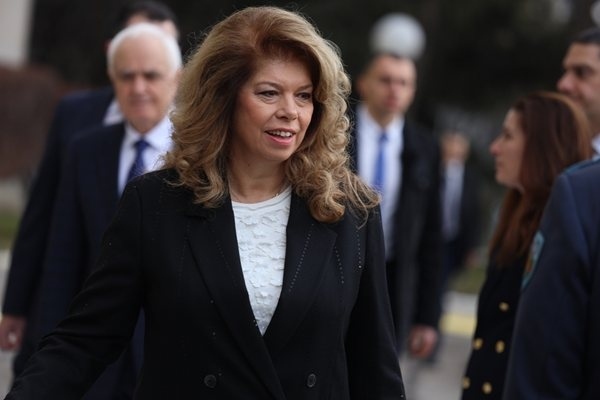 Президентът Йотова: Слава Рачева се превърна в гласа на детството на поколения българи