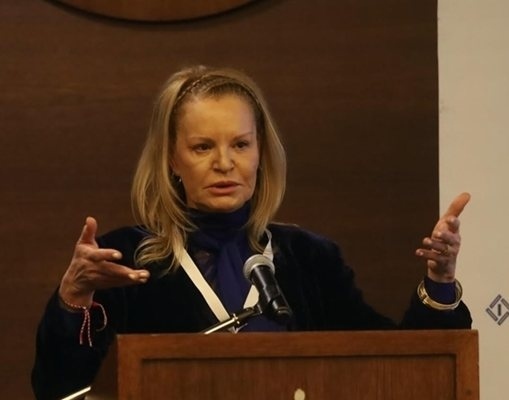  Стефка Костадинова не е подала пълен набор от документи, за да напусне БОК