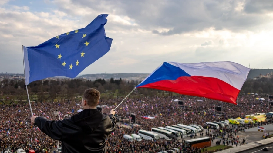Голям антиправителствен протест в Прага