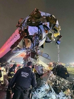 Загинаха двамата пилоти, пострадали в катастрофата между самолет и пожарна кола в Ню Йорк