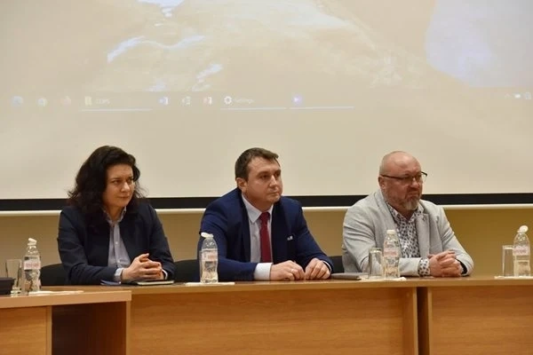 Смениха и шефката на института по криминалистика