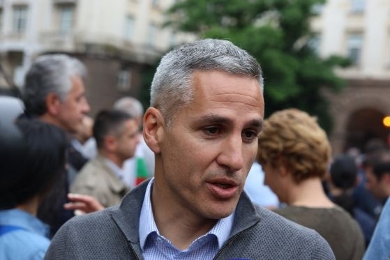 Гюров разпореди проверка как АПИ е похарчила парите за пътища за 4 години за една