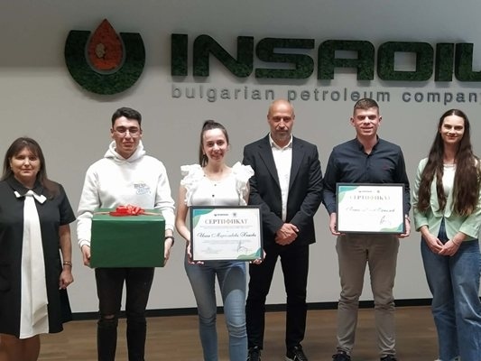 Бъдещи инженери от Пловдив при получаване на стипендии на Инса ойл: Ще оправдаем доверието