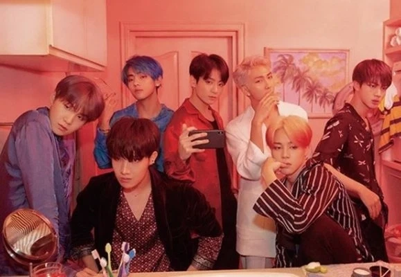 BTS оглави музикалните класации във Великобритания с новия си албум