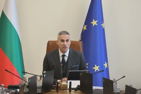 Гюров: Ще работим в приличие и отговорно - без значение колко ни атакуват