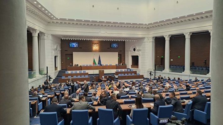 Депутати искат парламентът да прекрати подписаното от Гюров споразумение с Украйна