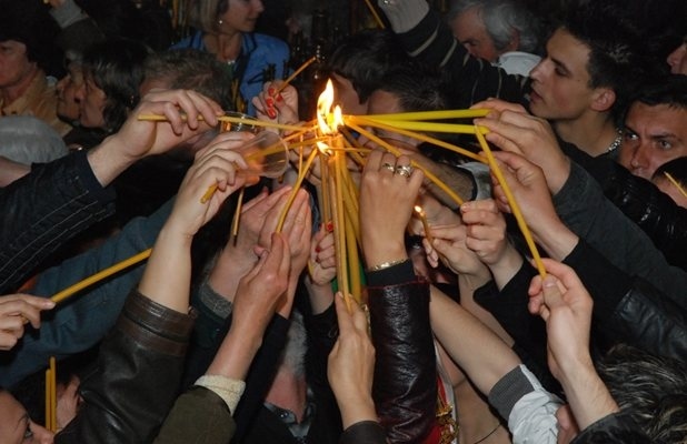 Светият Синод: Няма да пренесем Благодатния огън от Йерусалим заради войната в района