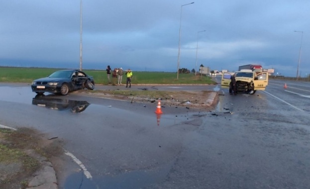 Трима души пострадаха при катастрофа на изхода на Русе в посока Варна