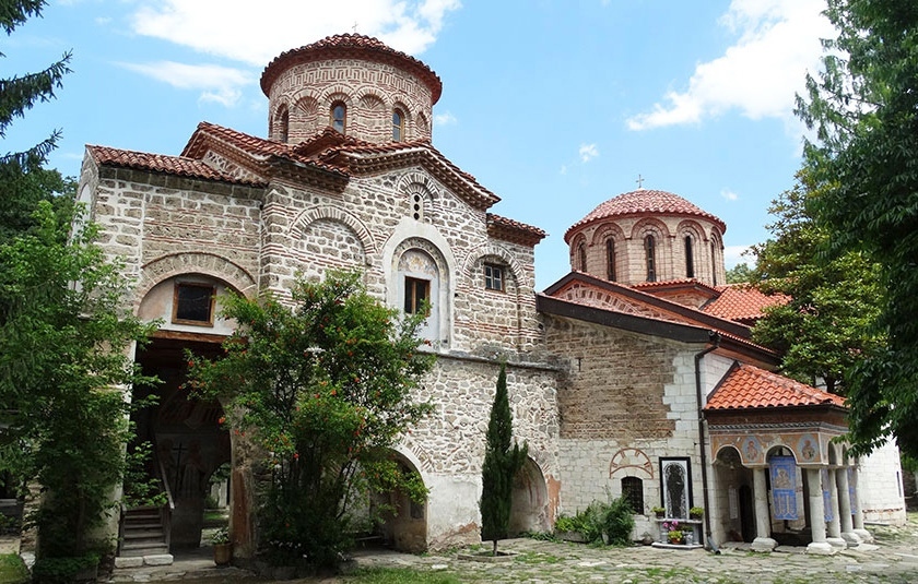 Вярващи последваха чудотворната икона на Света Богородица от Бачковския манастир