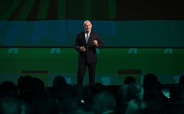 Радев - фаворит по дарения, втори са ДПС на Пеевски, срив в парите за ПП-ДБ