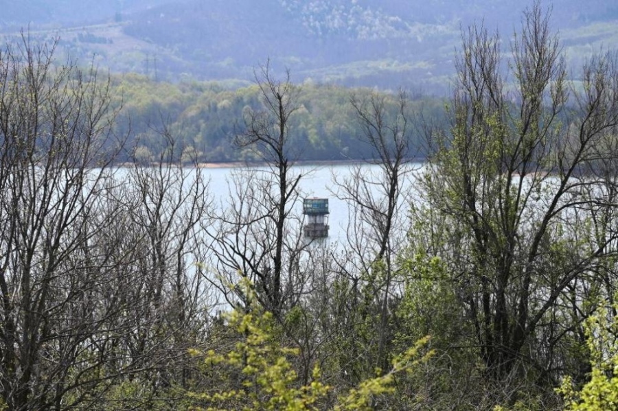 Пролетни температури и повече слънце до събота