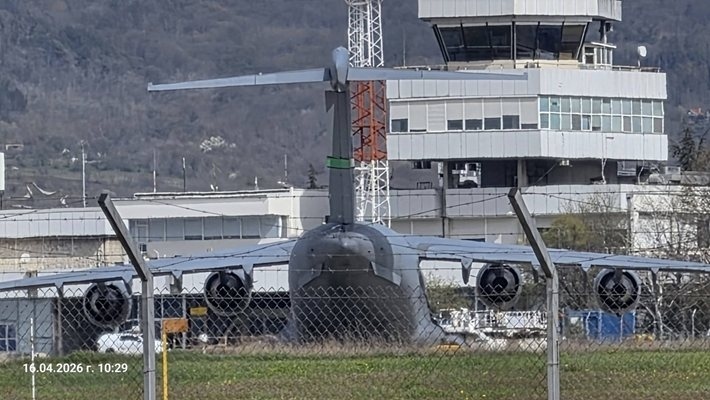Вижте американски военни самолети, които пристигнаха и на летището във Варна
