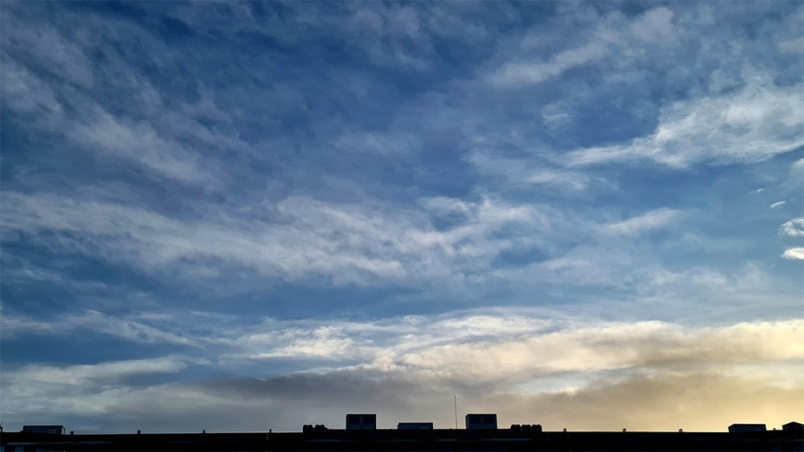 Днес ще бъде облачно и ветровито, дъжд в цялата страна