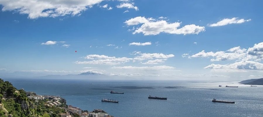 Атакуваха индийски кораби с нефт в Ормузкия проток