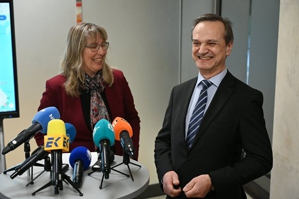 МВнР: Дълги опашки се вият пред секции в чужбина, в Лондон се чака повече от час