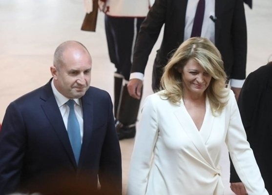 Десислава дойде с Румен Радев в партийния офис