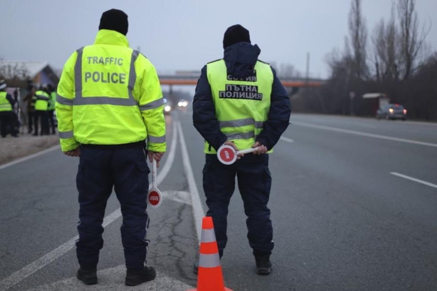Пътна полиция с извънредни мерки за почивните дни