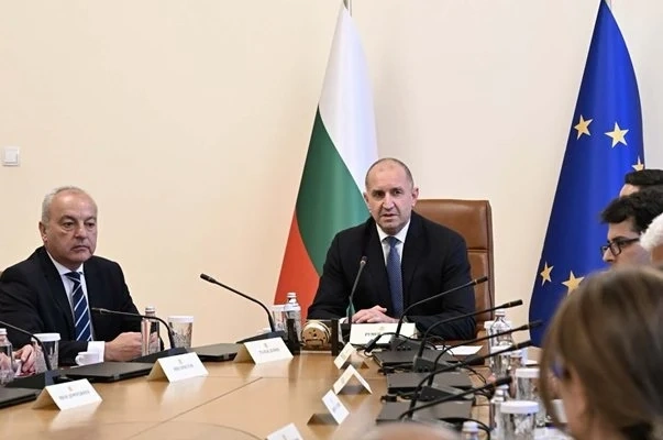 Радев поиска от кабинета да разследва корупционни престъпления и очерта приоритетите си
