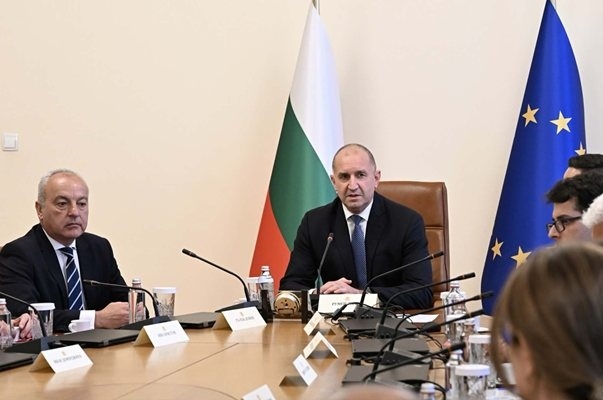 Радев поиска от кабинета да разследва корупционни престъпления и очерта приоритетите си