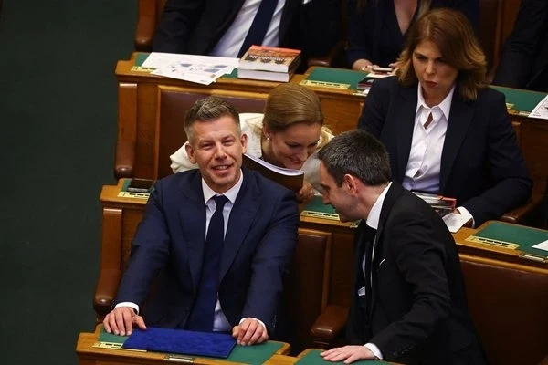 Петер Мадяр се закле като премиер на Унгария