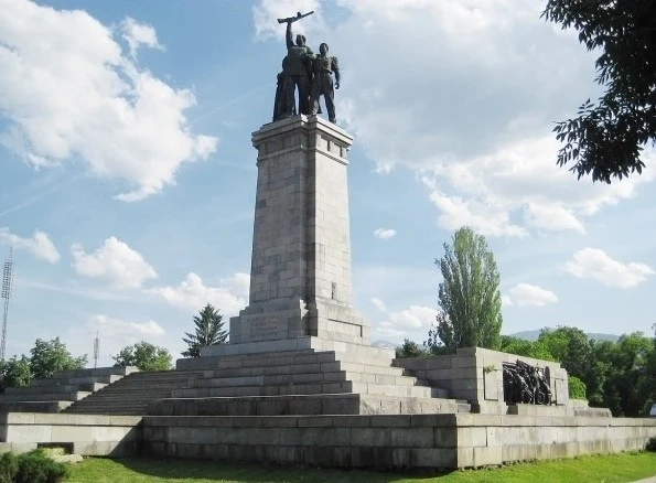 Синя София: Демонтажът на Паметника на Съветската армия трябва да продължи