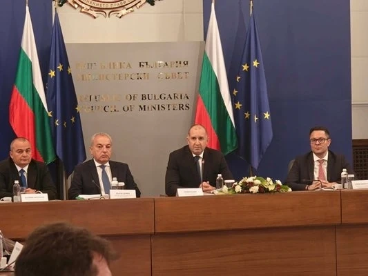 Ако направи 6 неща, Радев има шанс да влезе в историята