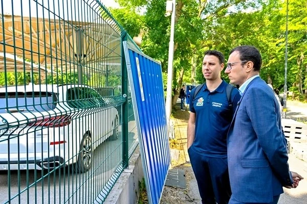 Първа стъпка за връщане на терена на Капитолия - махат незаконните чадъри