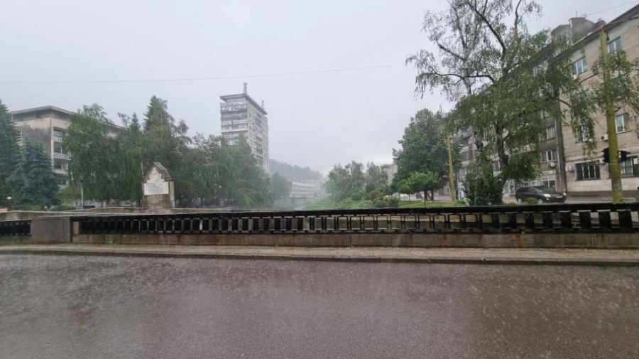 Проливни дъждове блокираха движението в Габрово