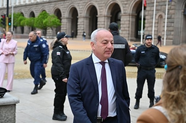 2300 евро ще бъде максималният осигурителен доход още 2 години