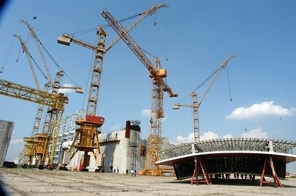 Росатом отложи връщането на персонала си в иранската атомна електроцентрала Бушер