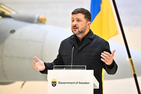 Зеленски пак предупреди за подготовка на мащабни руски атаки срещу Украйна