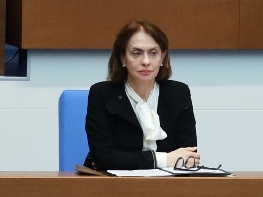 Надежда Нейнски: ЕС вкарва Радев в диалог, за да види какъв лидер ще бъде той